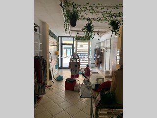 Immobile commerciale in Affitto a Pontedera, 700€, 100 m²