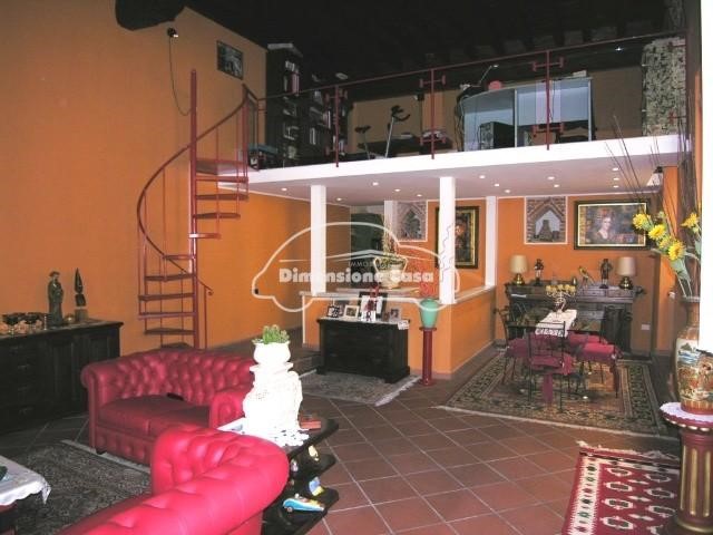 Appartamento in Vendita a Lucca, 550'000&euro;, 200 m²