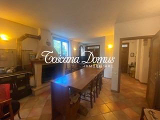 Villa bifamiliare in Vendita a Castelnuovo Berardenga, 390'000€, 400 m², arredato, con Box