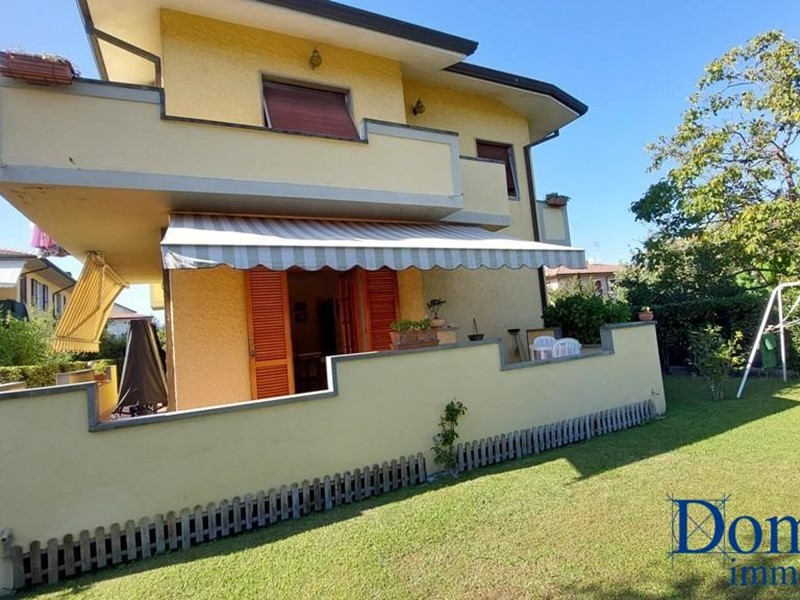 Villa in Vendita a Massa, zona Marina di Massa, 445'000€, 180 m², arredato