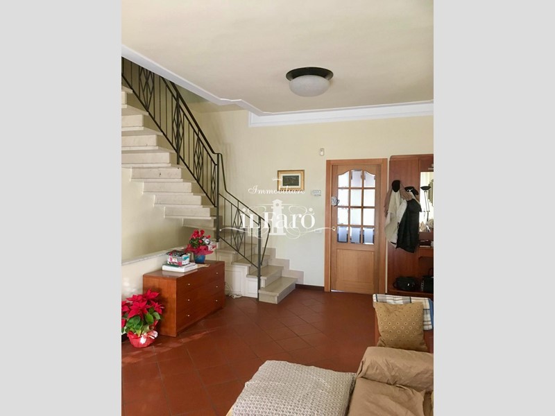 Villa bifamiliare in Vendita a Camaiore, 750'000&euro;, 155 m², arredato