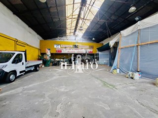 Capannone in Vendita a Viareggio, 600'000€, 600 m²