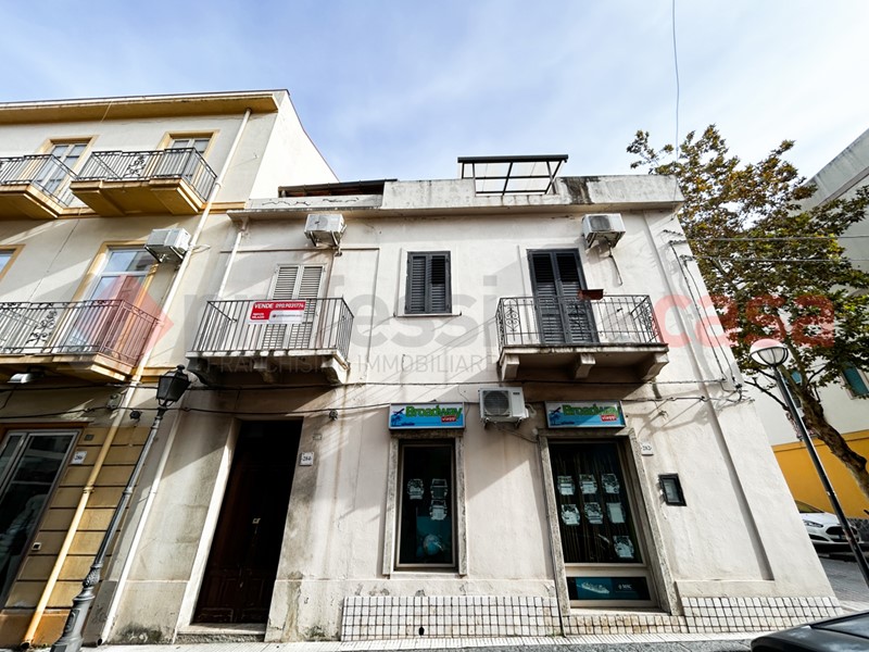 Casa Indipendente in Vendita a Barcellona Pozzo di Gotto, 55'000€, 160 m²