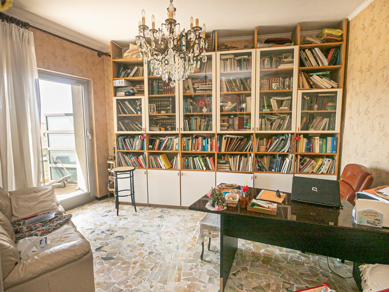 Appartamento in Vendita a Genova, 99'000€, 80 m²