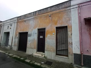 Appartamento in Vendita a San Donaci, 60'000€, 225 m², con Box