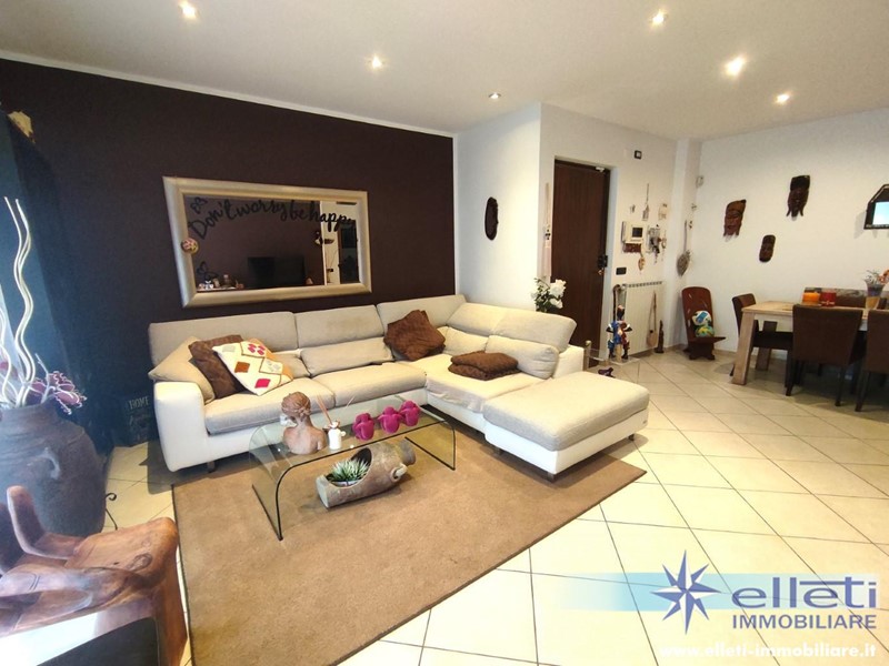 Appartamento in Vendita a Massa, 290'000€, 110 m², arredato, con Box