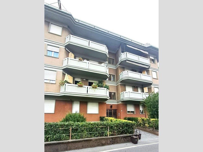 Trilocale in Vendita a Massa, zona Marina di Massa, 230'000€, 80 m², con Box