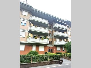 Trilocale in Vendita a Massa, zona Marina di Massa, 230'000€, 80 m², con Box