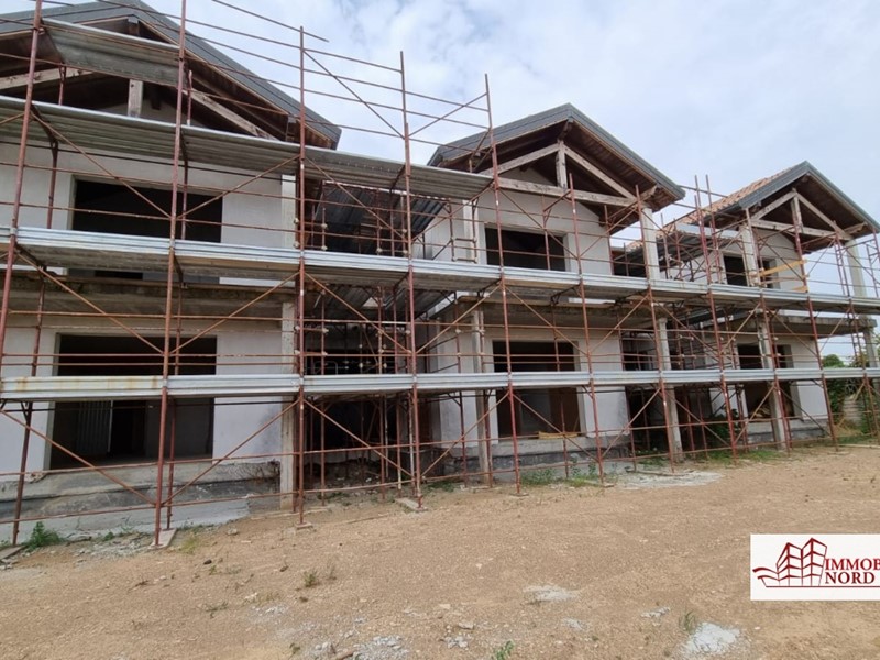 Villa in Vendita a Morimondo, 350'000€, 220 m²