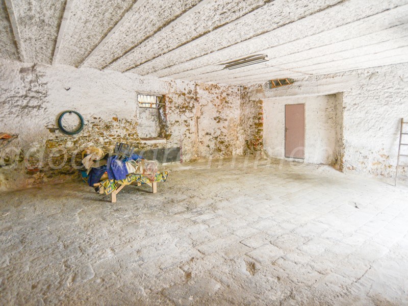 Magazzino in Vendita a Vado Ligure, 45'000€, 60 m²