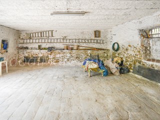 Magazzino in Vendita a Vado Ligure, 45'000€, 60 m²