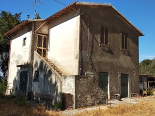 Casale in Vendita a Scansano, zona Polveraia, 175'000€, 200 m², con Box