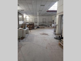 Magazzino in Affitto a Massa, 3'000€, 650 m²