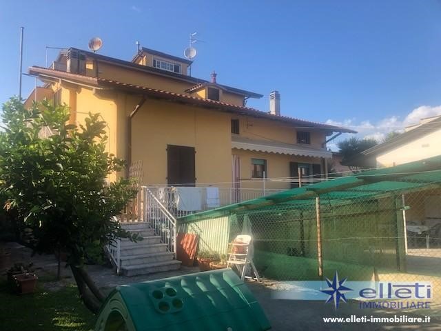 Villa bifamiliare in Vendita a Massa, zona Marina di Massa, 399'000€, 190 m²