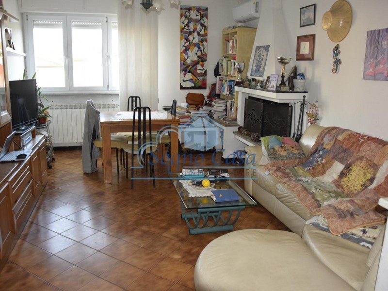Appartamento in Vendita a Carrara, zona Avenza, 210'000€, 102 m², arredato