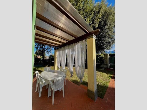 Casa Indipendente in Affitto a Massa, zona Ronchi, 1'000€, 110 m², arredato
