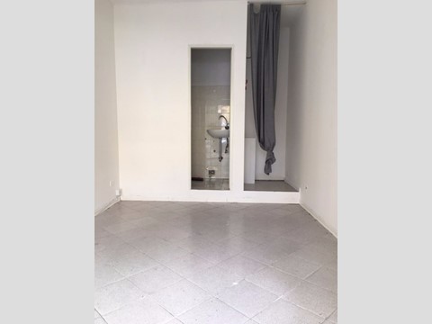 Immobile commerciale in Affitto a Pontedera, 200€, 16 m²