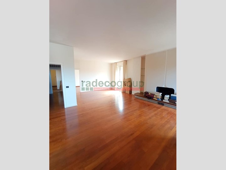 Appartamento in Vendita a Livorno, 675'000€, 300 m², con Box