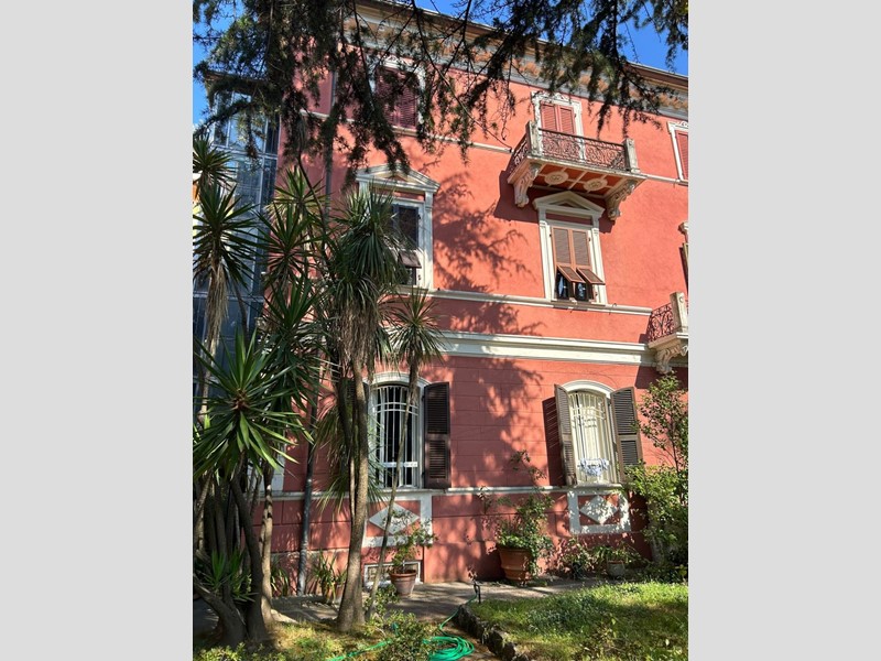 Appartamento in Vendita a Sarzana, 800'000€, 260 m²