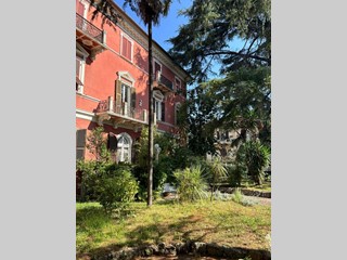 Appartamento in Vendita a Sarzana, 800'000€, 260 m²