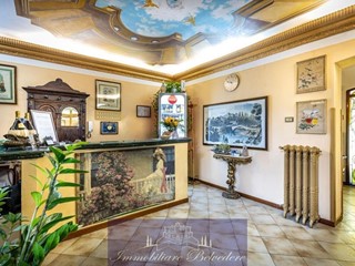 Attività commerciale in Vendita a Firenze, zona Piazzale Michelangelo, 4'200'000€, 700 m²