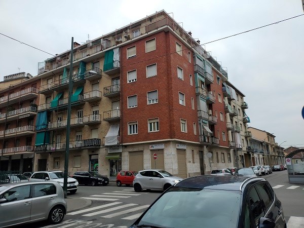 Appartamento in Vendita a Torino, zona Centro, 135'000€, 121 m²