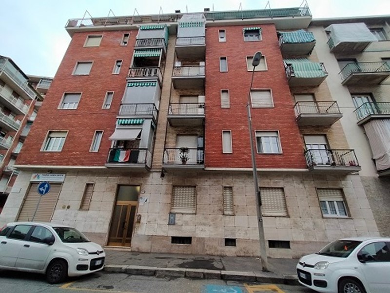 Appartamento in Vendita a Torino, zona Centro, 135'000€, 121 m²