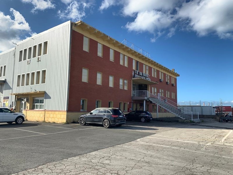 Ufficio in Affitto a Livorno, 5'000€, 800 m²