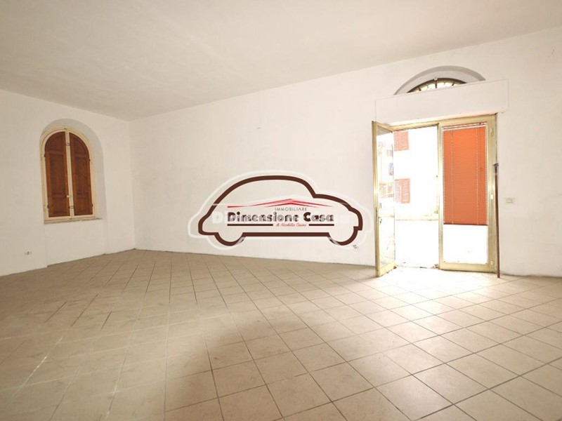 Immobile commerciale in Affitto a Lucca, zona Antraccoli, 750€, 63 m²