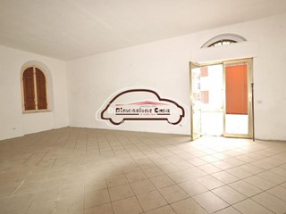 Immobile commerciale in Affitto a Lucca, zona Antraccoli, 750€, 63 m²