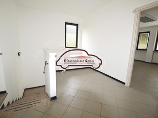 Ufficio in Affitto a Lucca, zona Antraccoli, 700€, 75 m²