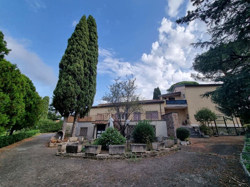 Villa in Vendita a Roma, 950'000€, 800 m²