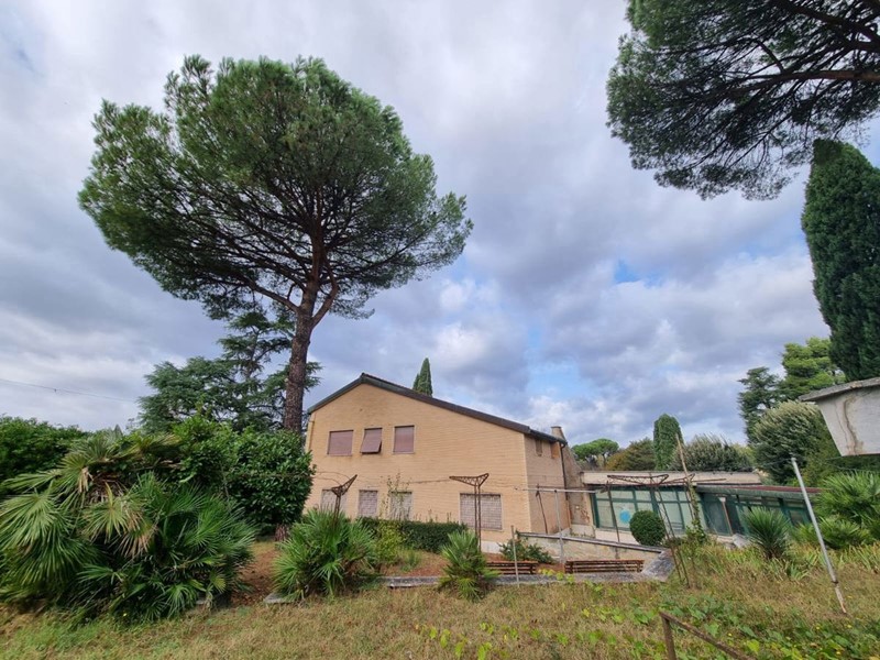 Villa in Vendita a Roma, 950'000€, 800 m²