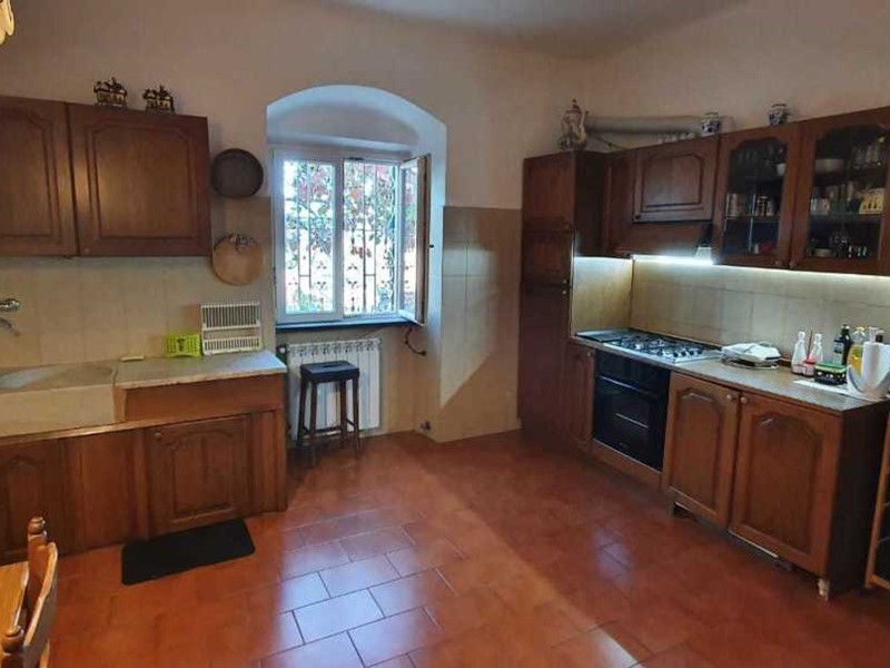 Appartamento in Affitto a Arcola, zona Baccano, 1'000€, 140 m², arredato