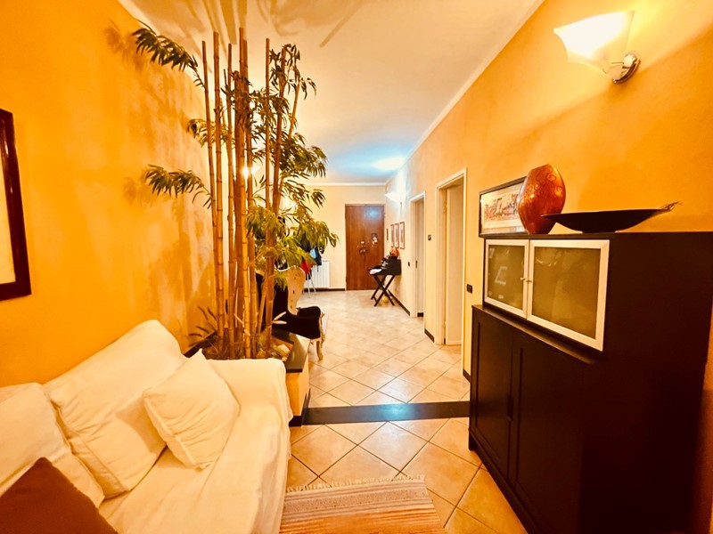 Appartamento in Vendita a Sarzana, zona Sarzana centro, 345'000€, 165 m², con Box