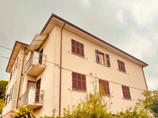 Casa Indipendente in Vendita a Sarzana, zona Sarzana centro, 535'000&euro;, 320 m², arredato, con Box