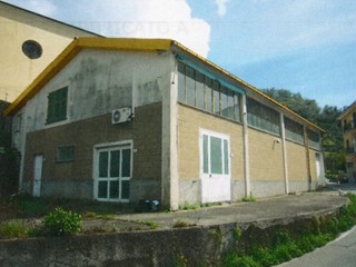 Casa Indipendente in Vendita a Cogorno, 590 m²
