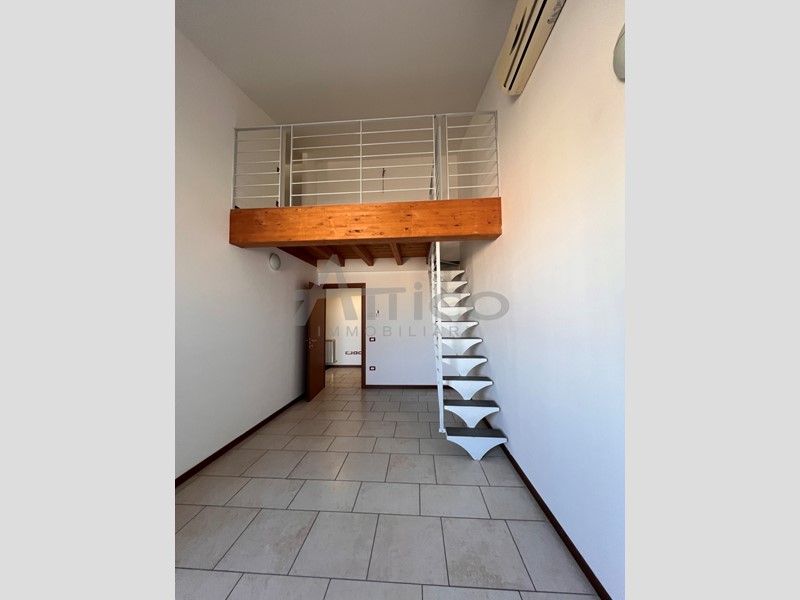 Ufficio in Vendita a Rovigo, zona Area Tosi, 55'000€, 90 m²