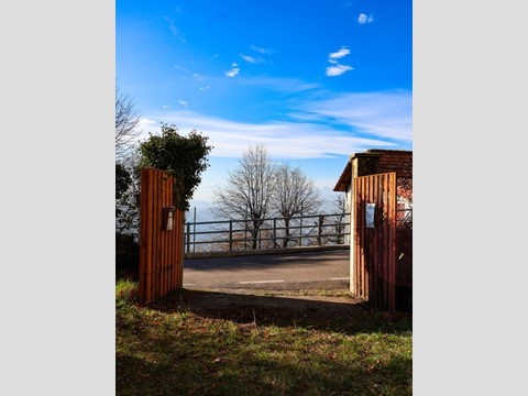 Casa Indipendente in Vendita a Brunate, 390'000€, 250 m², con Box