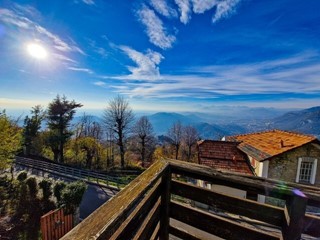 Casa Indipendente in Vendita a Brunate, 390'000&euro;, 250 m², con Box