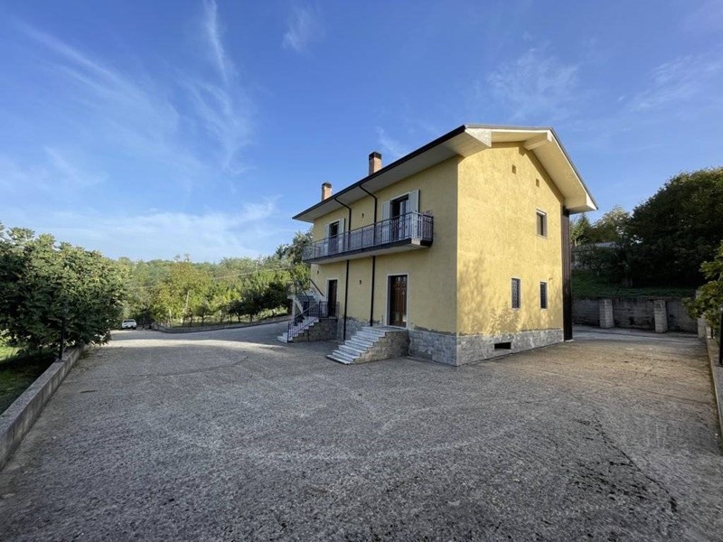 Casa Indipendente in Vendita a San Potito Ultra, 179'000€, 160 m²
