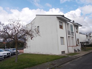 Villetta a schiera in Vendita a Pietrasanta, zona Marina di Pietrasanta, 400'000€, 120 m²