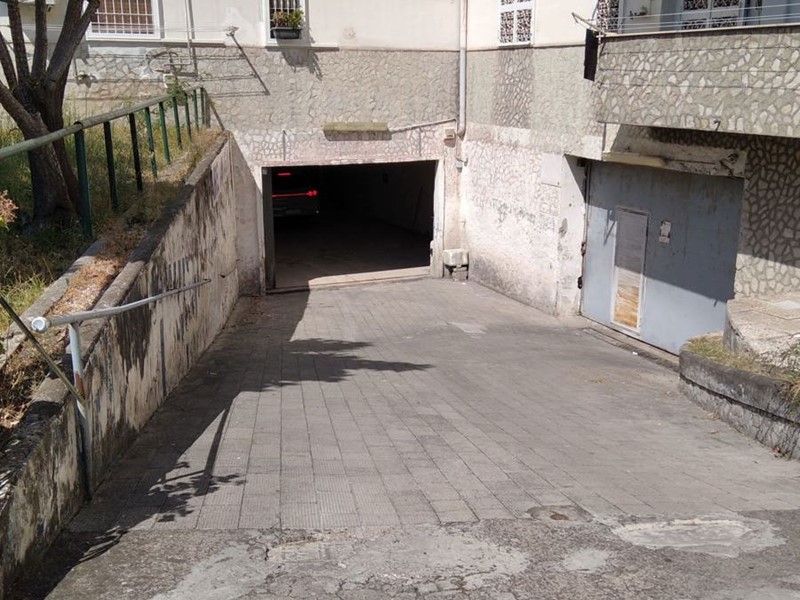 Magazzino in Affitto a Napoli, 2'800€, 400 m²