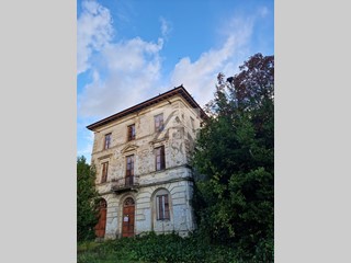 Casa Indipendente in Vendita a Lucca, zona Montuolo, 230'000€, 520 m²