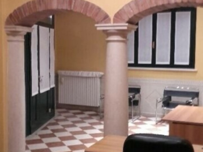 Negozio in Affitto a Lograto, 700€, 80 m², arredato