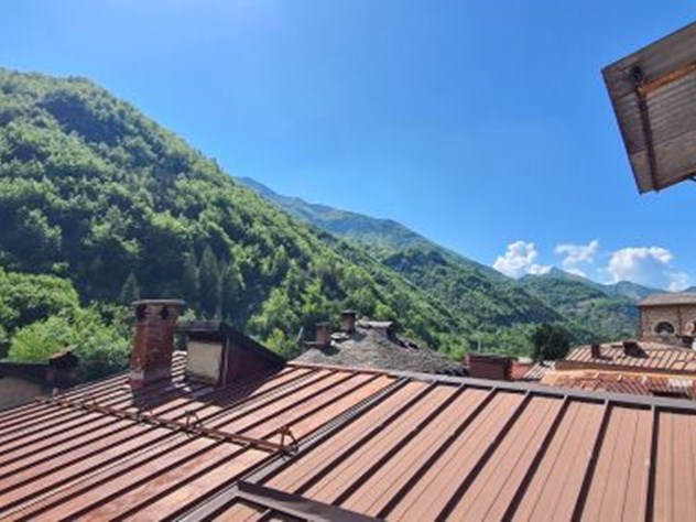 Quadrilocale in Vendita a Roaschia, zona Centro Paese, 30'000€, 88 m², arredato