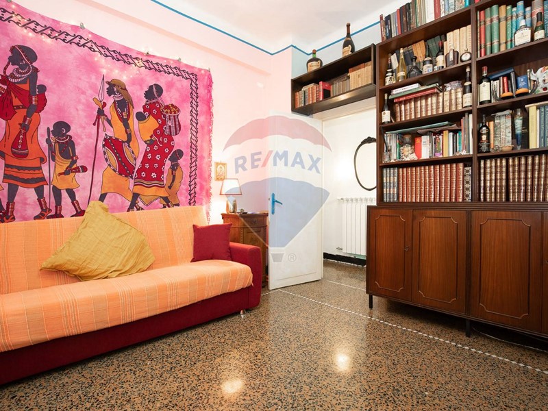 Appartamento in Vendita a Genova, zona Borgoratti, 95'000€, 90 m²