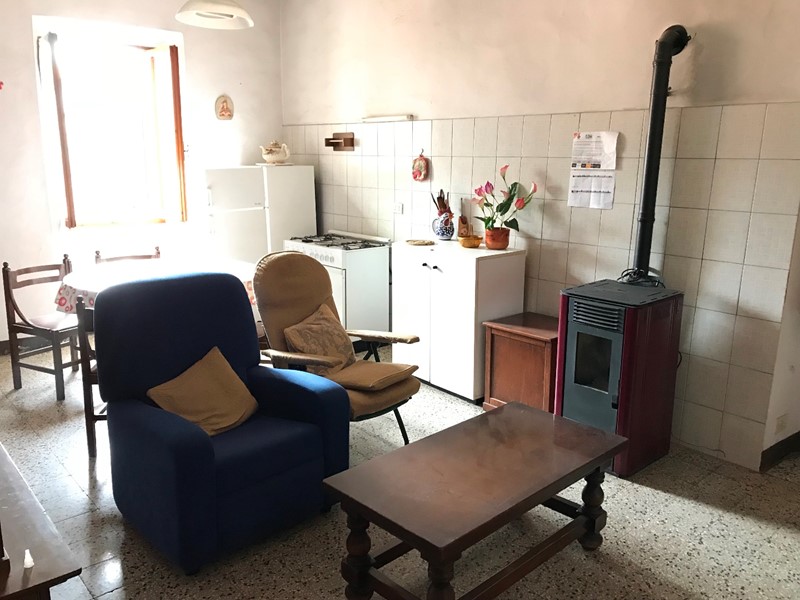 Quadrilocale in Vendita a Asciano, 70'000€, 65 m²