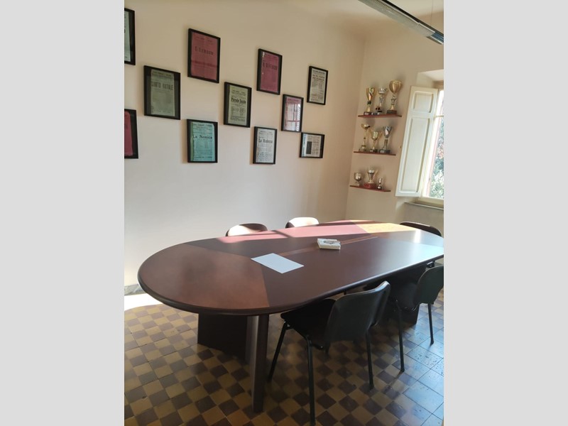 Ufficio in Vendita a Carrara, zona Avenza, 210'000€, 125 m²