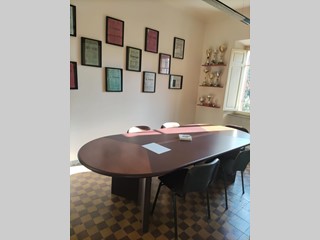 Ufficio in Vendita a Carrara, zona Avenza, 210'000€, 125 m²